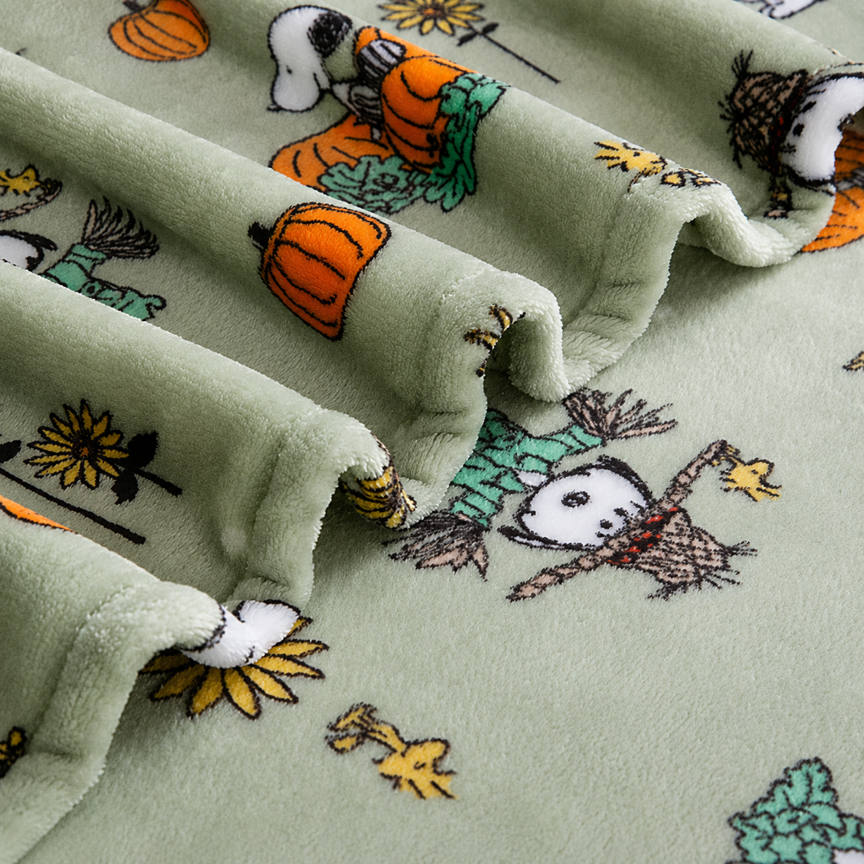 Peanuts Harvest Plush Throw
